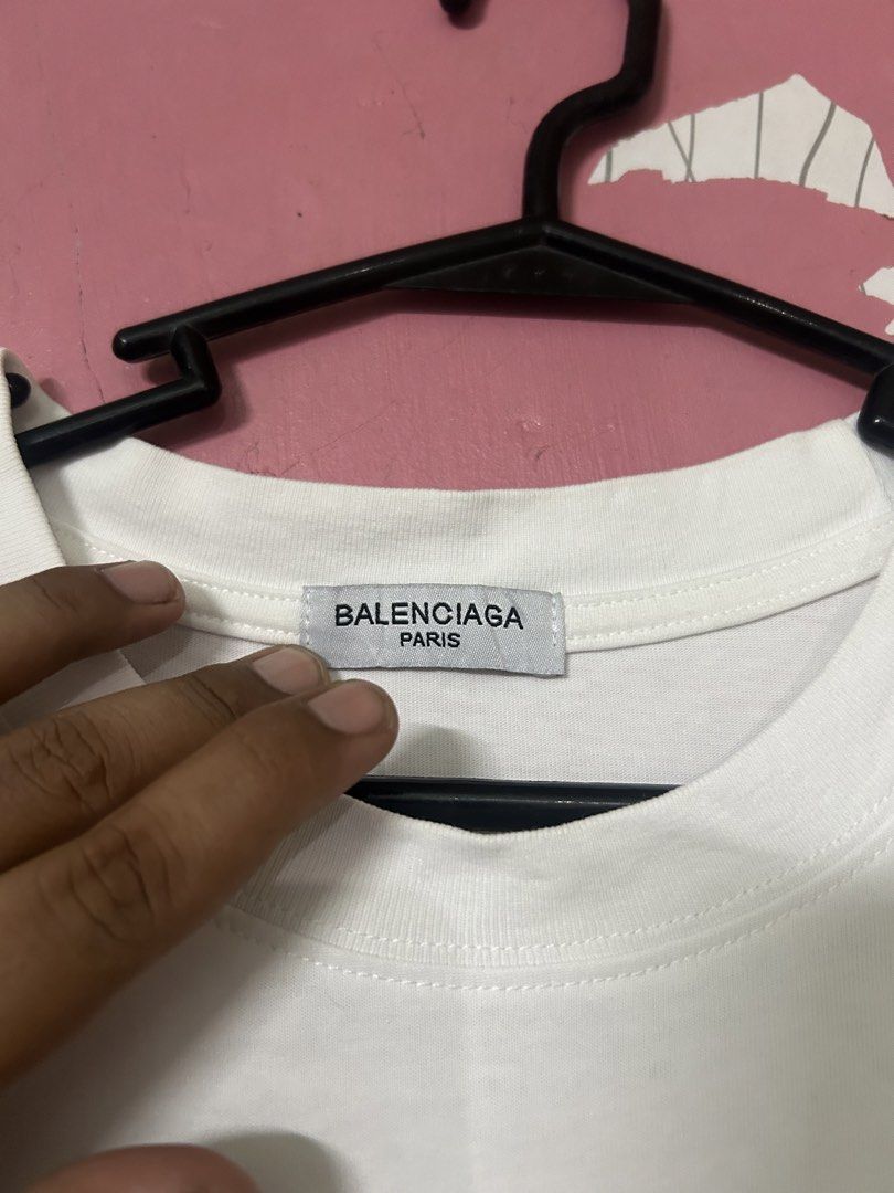 BALENCIAGA PARIS WHITE TEE (Category: Tshirts & Polo Shirts ) located in Dasmarinas. Submitted by dnnr3rdyyyyy (Listing ID 1469821842, Image 3). Description: .
