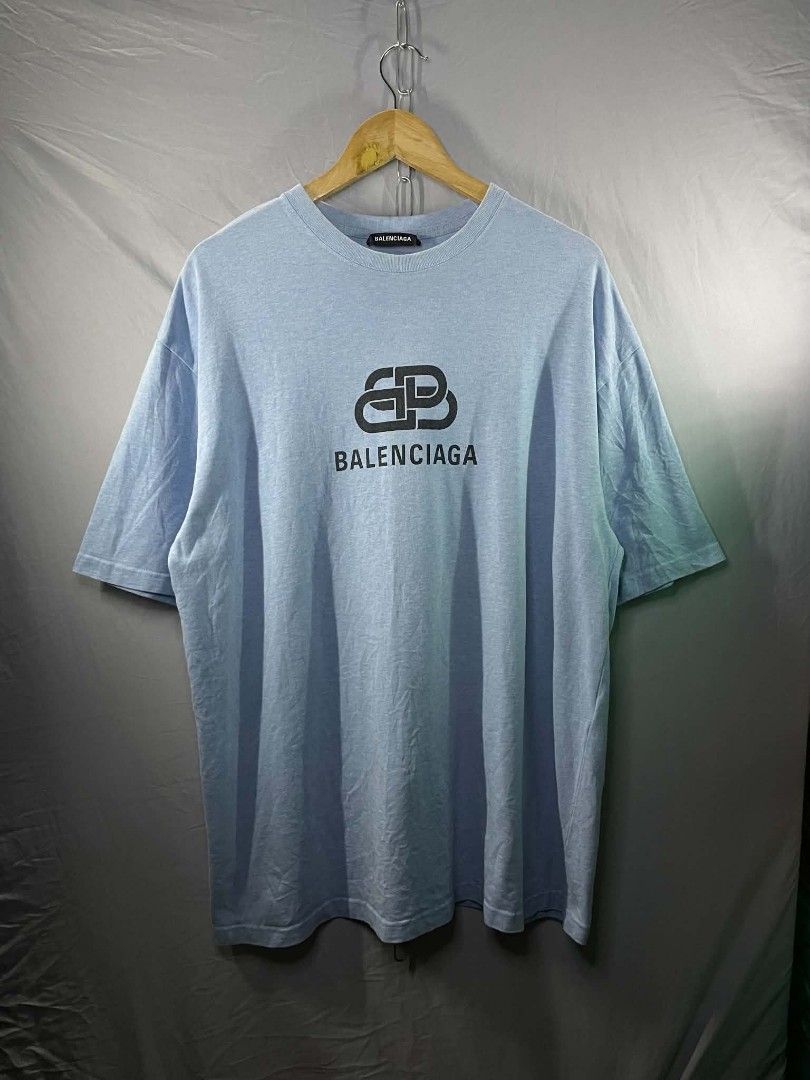 BALENCIAGA SHIRT (Category: Tshirts & Polo Shirts ) located in Angeles City. Submitted by jmgarcia1 (Listing ID 1469795774, Image 1). Description: BALENCIAGA SHIRT GOOD CONDITION HEAVY CLOTH COLOR RATE 9/10 23/30 COMPLETE TAGS.
