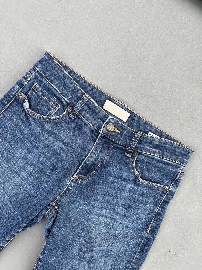 BANANA REPUBLIC DENIM SHORT (Category: Shorts) located in Quezon City. Submitted by kentstuff (Listing ID 1469904496, Image 2). Description: BANANA REPUBLIC Waist: 28-32 Length: 19 Leg opening: 8 Condition: Excellent CR: 9/10 Issue: ❌ DISCLAIMER: This is a thrifted item. All brands, logos, and trademarks belong to their rightful owners. We’re here to rehome great pieces — no brand affiliation intended.