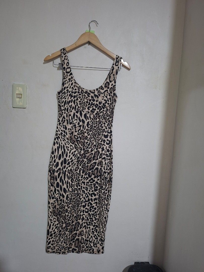 Bar III leopard bodycon midi dress S (Category: Dresses) located in Subic. Submitted by petitecorner22 (Listing ID 1469806036, Image 2). Description: hugs your body S-M.