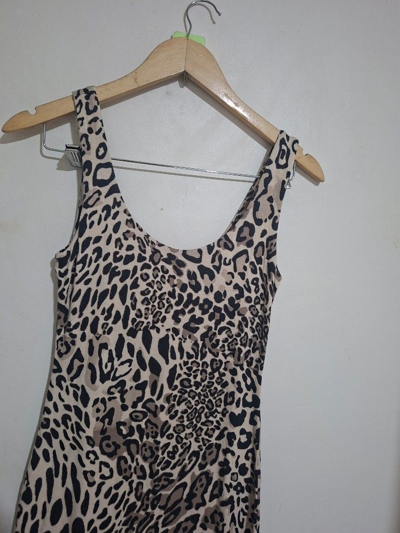 Bar III leopard bodycon midi dress S (Category: Dresses) located in Subic. Submitted by petitecorner22 (Listing ID 1469806036, Image 3). Description: hugs your body S-M.