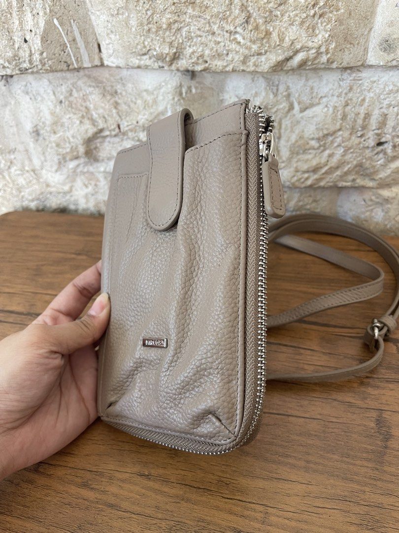 BARCOS Always Leather Pochette L7x5 (Category: Cross-body Bags) located in San Fernando. Submitted by dntjapansurpluselyu (Listing ID 1469864697, Image 3). Description: .