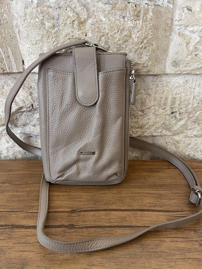 BARCOS Always Leather Pochette L7x5 (Category: Cross-body Bags) located in San Fernando. Submitted by japansurpluselyu (Listing ID 1469871508, Image 1). Description: .
