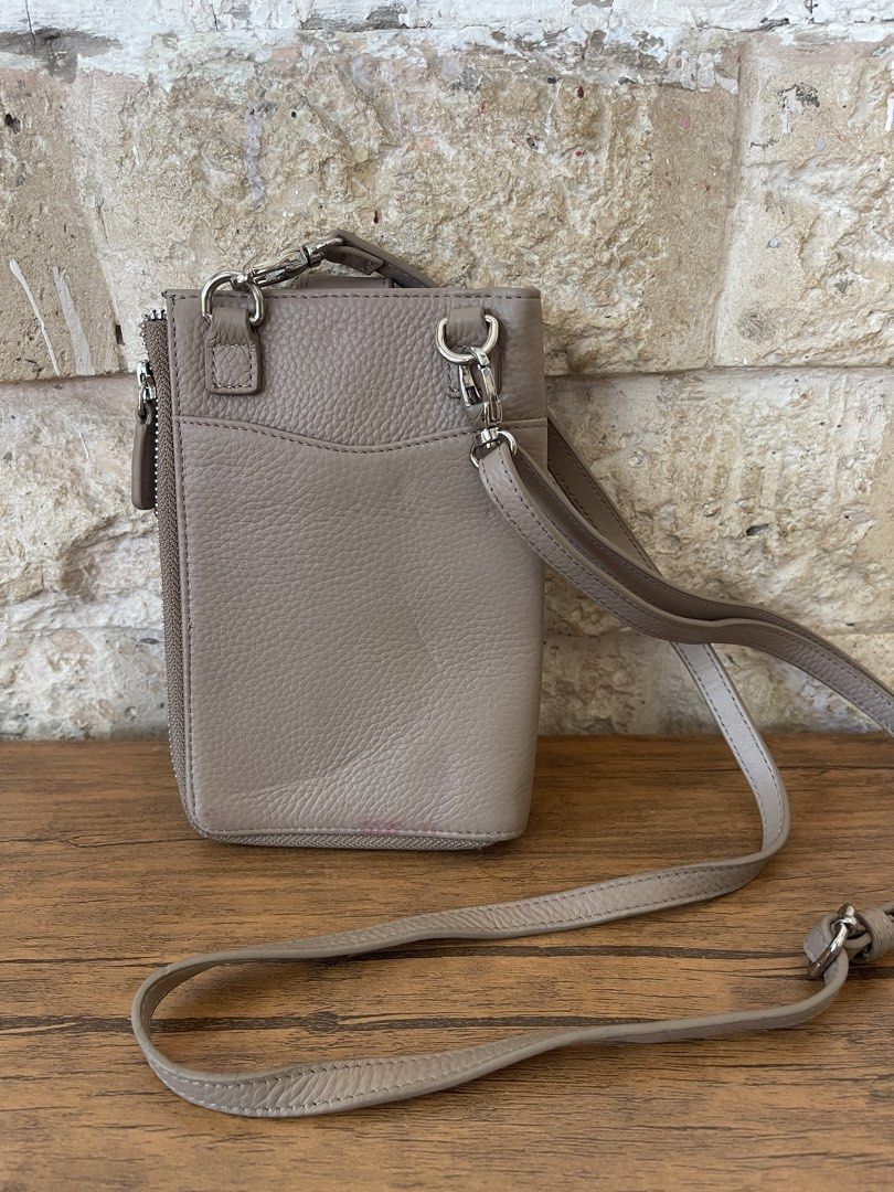BARCOS Always Leather Pochette L7x5 (Category: Cross-body Bags) located in San Fernando. Submitted by japansurpluselyu (Listing ID 1469871508, Image 2). Description: .