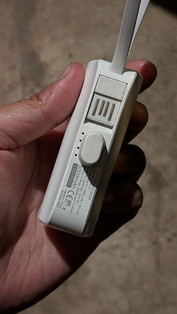 Bavin 5000mAh Mini Powerbank (Category: Batteries & Power Banks) located in Manila. Submitted by fiasuncion (Listing ID 1469906223, Image 2). Description: Input: Type-C/USB Output: Lightning [RFS: Decluttering].