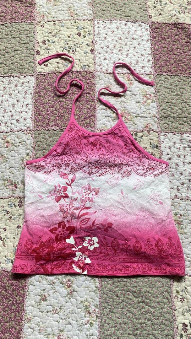 BEADED HALTER TOP (Category: Sleeveless) located in Aurora. Submitted by srahmay.l (Listing ID 1469851559, Image 1). Description: .