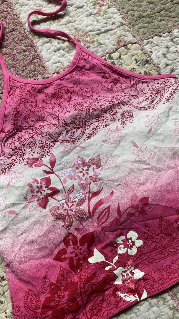 BEADED HALTER TOP (Category: Sleeveless) located in Aurora. Submitted by srahmay.l (Listing ID 1469851559, Image 2). Description: .