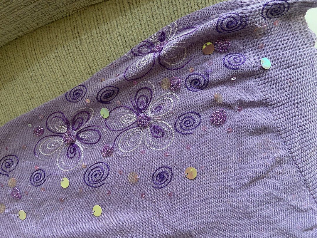 beaded top (Category: Others Tops) located in Lucena. Submitted by trishteayvette (Listing ID 1469763514, Image 2). Description: issue faded part sa armpit.