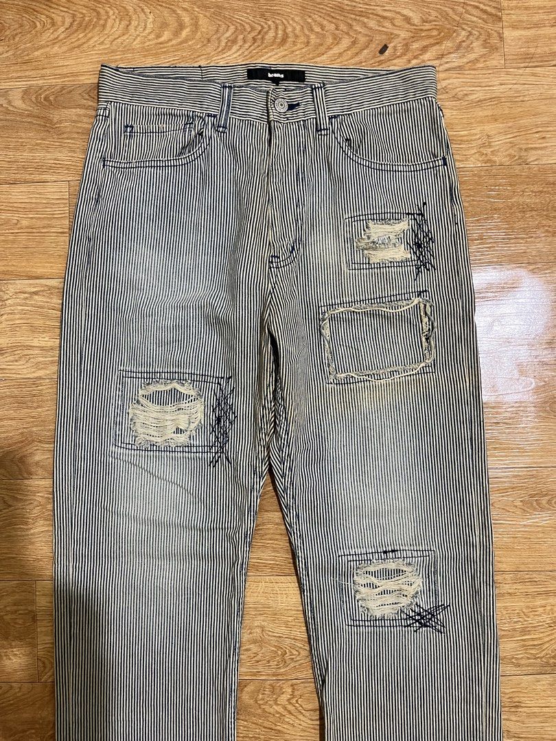 Beams hickory distress pants (Category: Luxury Apparel) located in Zamboanga. Submitted by alterramz08 (Listing ID 1469928842, Image 3). Description: Beams hickory distress pants Size 30 length 42 Thigh 11.5 Leg opening 7.5 Verygood Condition Need wash Price : 1,000 Pesos .