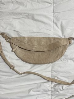 (Category: ) located in . Submitted by by.apreloved (Listing ID 1469916182, Image 1). Description: .