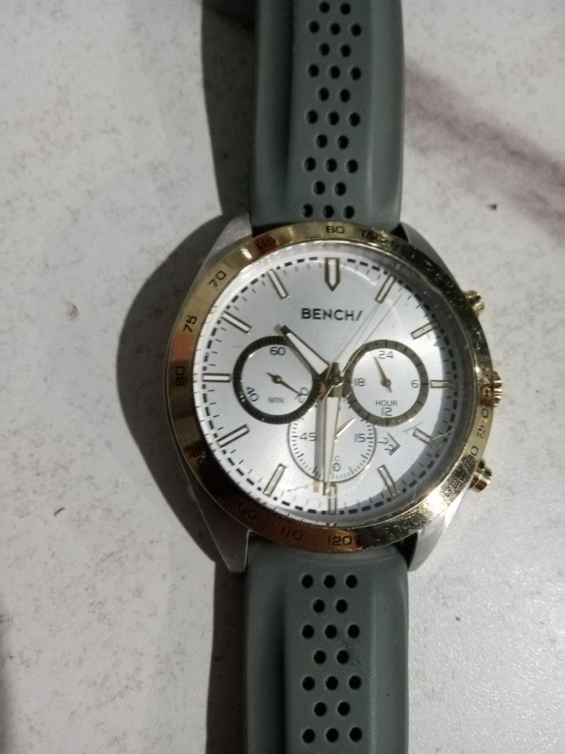Bench watch (Category: Men's Watches) located in Caloocan City. Submitted by highlanderstore (Listing ID 1469777717, Image 2). Description: Working Quartz Minimal scratch.