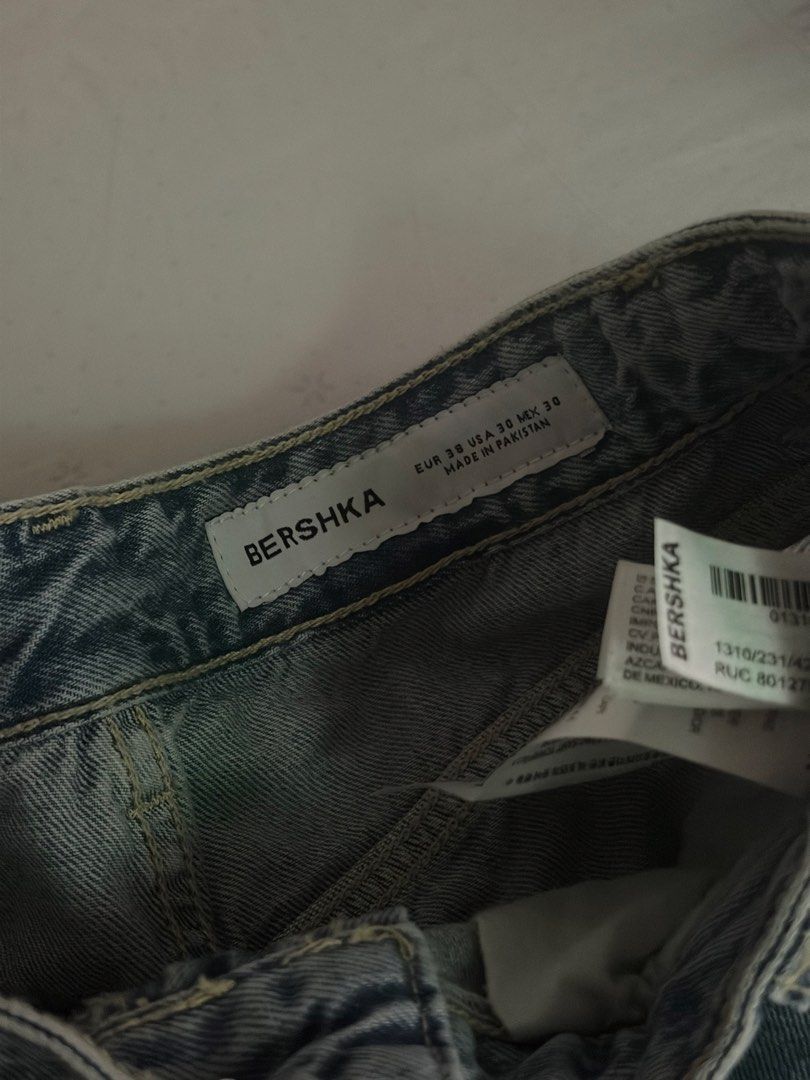 Bershka Barrel Jeans (Category: Jeans) located in Manila. Submitted by risksses (Listing ID 1469866239, Image 2). Description: Eu 38 Men’s jeans Never used Bought fr bershka online.