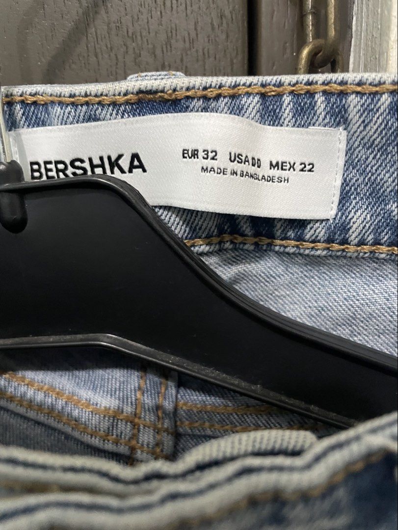 Bershka denim jeans (Category: Jeans) located in Manila. Submitted by bbiwan (Listing ID 1469935448, Image 2). Description: fits xs-s.