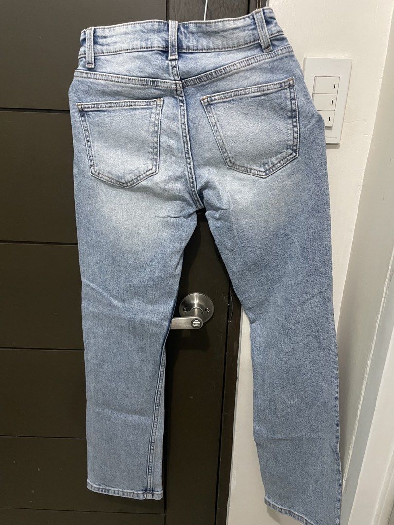 Bershka denim jeans (Category: Jeans) located in Manila. Submitted by bbiwan (Listing ID 1469935448, Image 3). Description: fits xs-s.