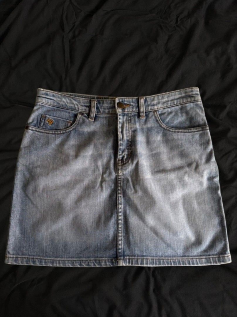Bershka Light Denim Mini Skirt (Category: Skirts) located in Guimba. Submitted by trv4imz (Listing ID 1469852876, Image 1). Description: W 29-30 L 15 RFS: too big on me.