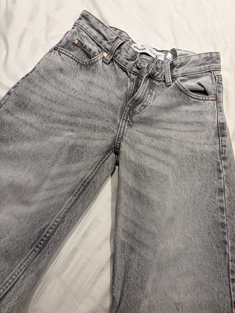 Bershka Mid Rise Wide Length Jeans (Category: Jeans) located in Quezon City. Submitted by mminx (Listing ID 1469909072, Image 1). Description: Size Eur 32 in Women’s .