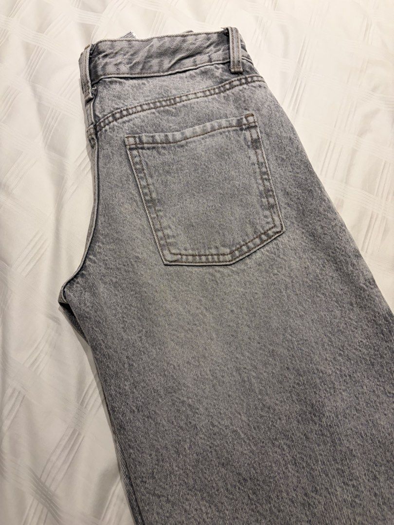 Bershka Mid Rise Wide Length Jeans (Category: Jeans) located in Quezon City. Submitted by mminx (Listing ID 1469909072, Image 3). Description: Size Eur 32 in Women’s .