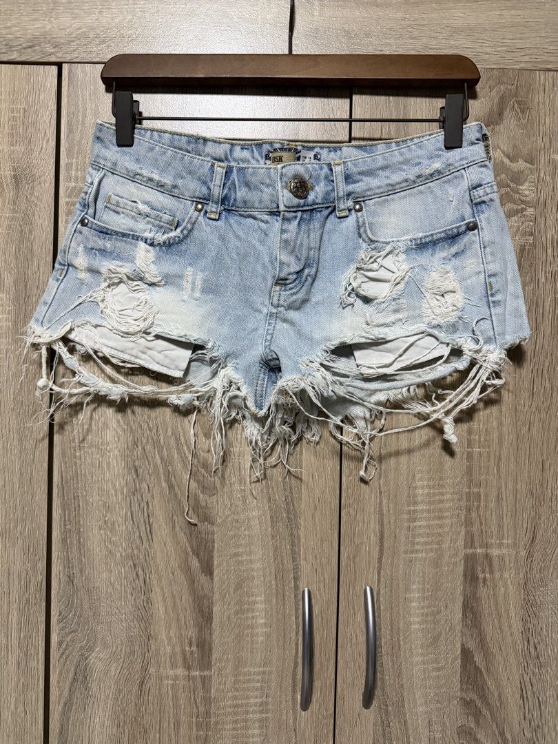 Bershka Short shorts (Category: Shorts) located in Bulacan. Submitted by relove.re (Listing ID 1469823385, Image 2). Description: - Bershka pek shorts, short-shorts - Size S - Ripped shorts - With pocket - Original from Bershka Singapore.