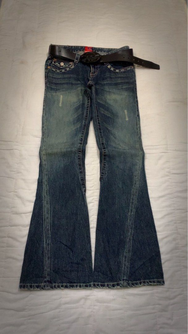 Big train bootcut (Category: Jeans) located in Aloran. Submitted by cowskin_927 (Listing ID 1469865778, Image 1). Description: Big train Waist 32 Length 42 Rise 8 Hem 10.