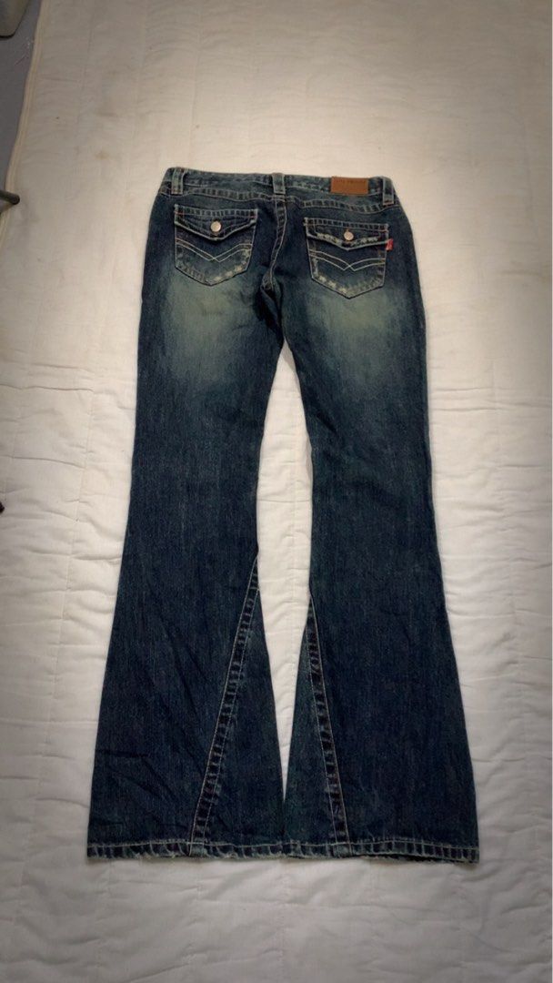 Big train bootcut (Category: Jeans) located in Aloran. Submitted by cowskin_927 (Listing ID 1469865778, Image 2). Description: Big train Waist 32 Length 42 Rise 8 Hem 10.