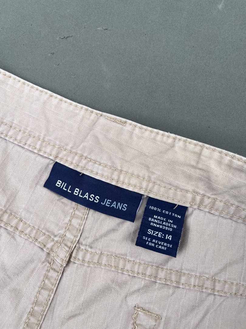 BILLBLASS JEANS WALKSHORT (Category: Shorts) located in Quezon City. Submitted by kentstuff (Listing ID 1469899507, Image 3). Description: BILLBLASS JEANS Waist: 36-37 Length: 23 Leg opening: 10 Condition: Excellent CR: 9/10 Issue: ❌ DISCLAIMER: This is a thrifted item. All brands, logos, and trademarks belong to their rightful owners. We’re here to rehome great pieces — no brand affiliation intended.