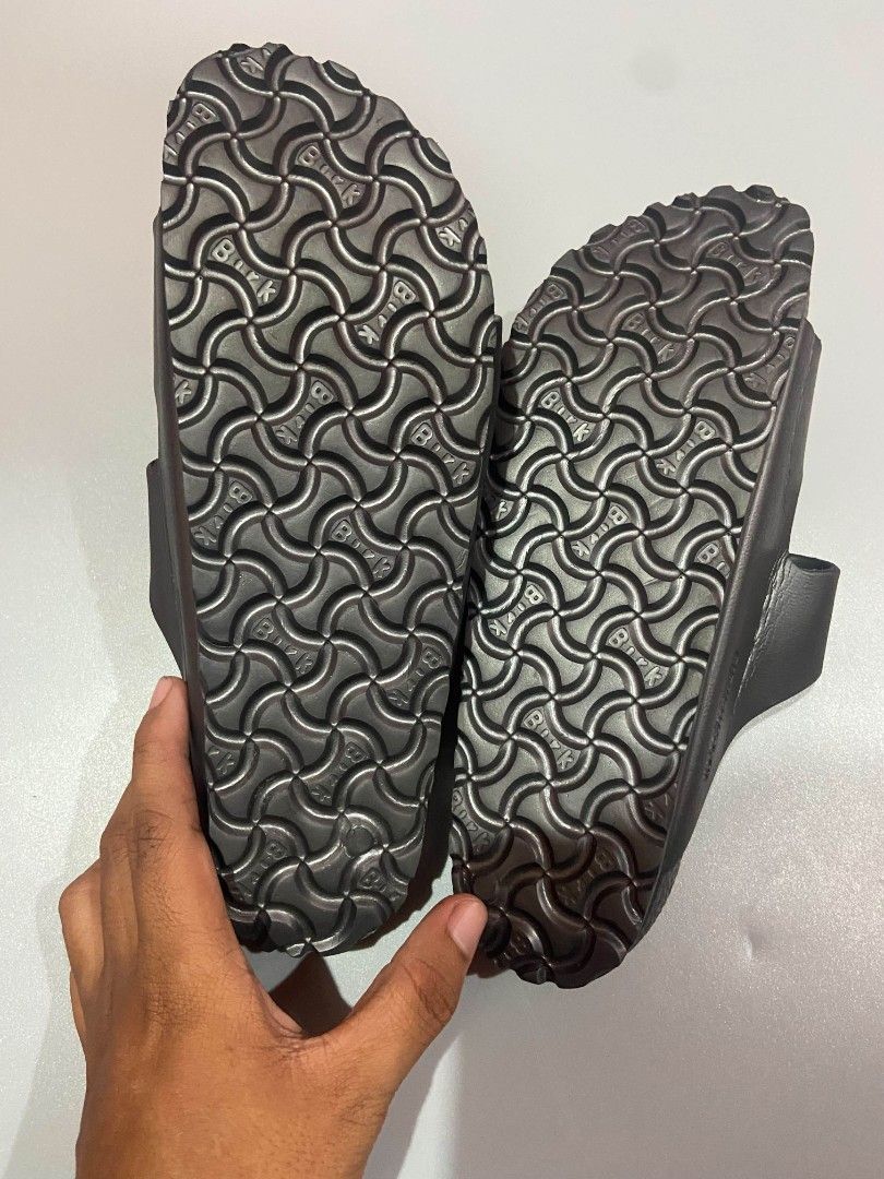 BIRKENSTOCK ARIZONA METALLIC GREY (Category: Slippers & Slides) located in Kabankalan. Submitted by cfg_thrift (Listing ID 1469849835, Image 2). Description: Excellent condition no issues Good as new 📍size 38 Bagong bago pa.