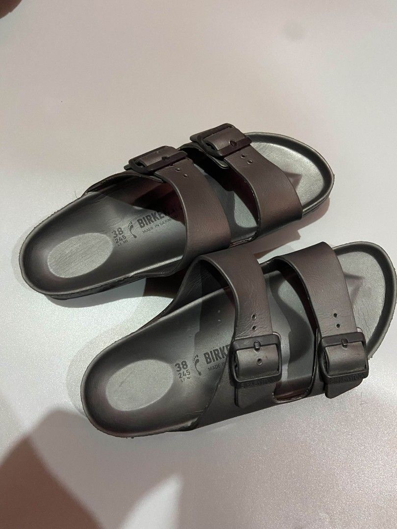 BIRKENSTOCK ARIZONA METALLIC GREY (Category: Slippers & Slides) located in Kabankalan. Submitted by cfg_thrift (Listing ID 1469849835, Image 3). Description: Excellent condition no issues Good as new 📍size 38 Bagong bago pa.