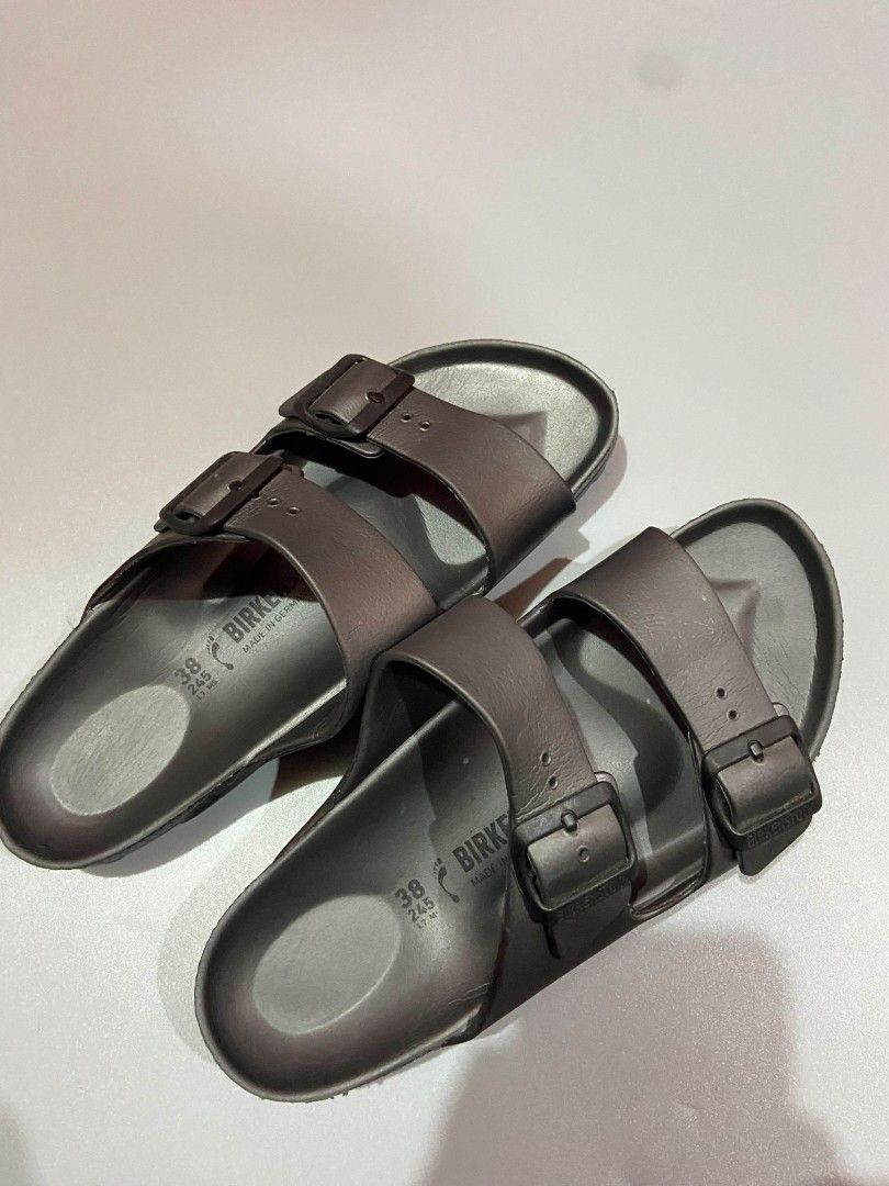 BIRKENSTOCK ARIZONA METALLIC GREY (Category: Slippers & Slides) located in Kabankalan. Submitted by cfg_thrift (Listing ID 1469849835, Image 1). Description: Excellent condition no issues Good as new 📍size 38 Bagong bago pa.