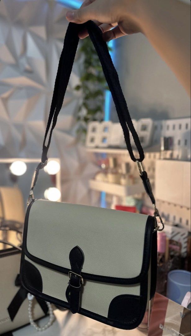 Black & Cream White Shoulder Bag (Category: Shoulder Bags) located in Malolos. Submitted by annemoline_ (Listing ID 1469811105, Image 2). Description: Bought in SM EDSA condition is superb! can lalamove anytime!.