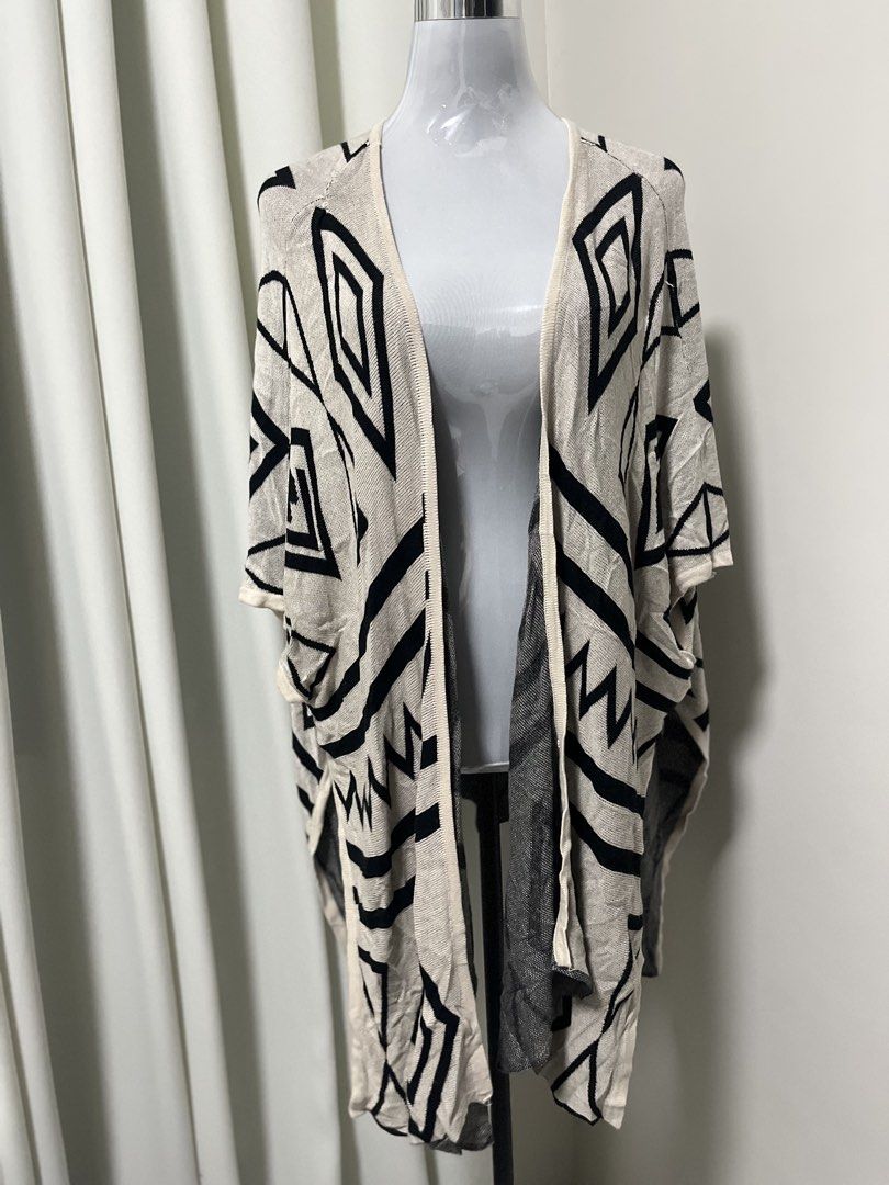 Black and White Geometric Print Open Cardigan (Category: Coats, Jackets and Outerwear) located in Angeles City. Submitted by pinkpool (Listing ID 1469764981, Image 1). Description: - Style: Open-front cardigan with a relaxed fit and wide sleeves - Design: Bold black abstract shapes and diamond motifs on a cream background - Material: Lightweight knit fabric that drapes nicely - Versatility: Great layering piece for cooler days or breezy evenings 