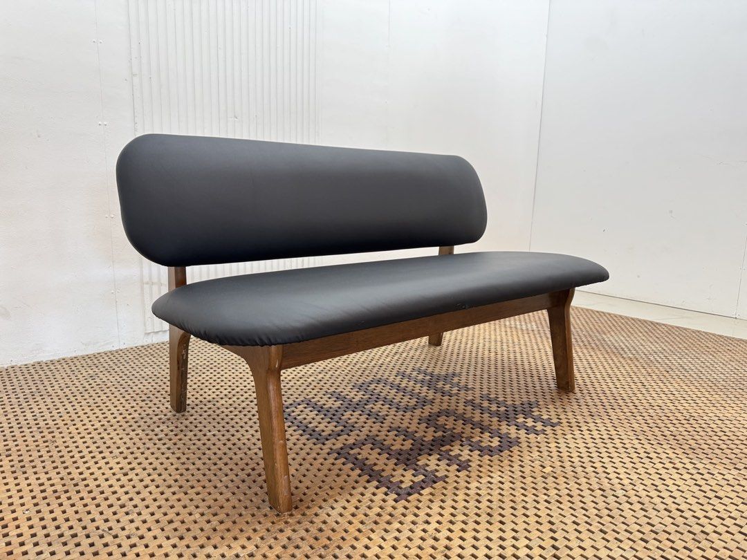 Black Bench (Category: Chairs) located in Quezon City. Submitted by matetdevis13 (Listing ID 1469878202, Image 2). Description: 2-3 Seater Leather Bench Chair Price: 6,900 L48 x W25 x H27/15 In good condition Code JMD20-M121.