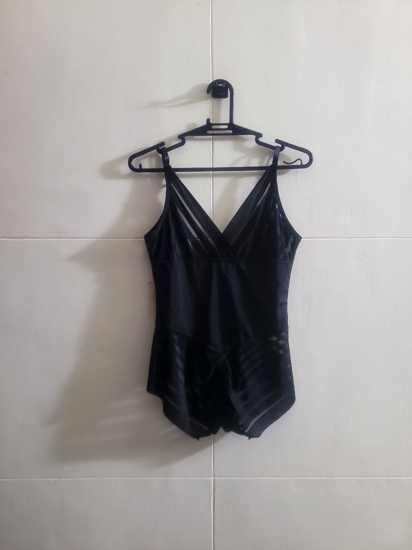 Black Bodycon Body shaper (Category: Undergarments & Loungewear) located in Los Banos. Submitted by lopecruz (Listing ID 1469867414, Image 1). Description: 17-18"armpit lajd flat 22"length S-M Like new, no flaws.