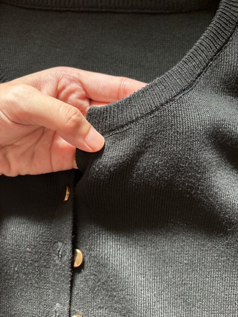 Black Cardigan (Category: Longsleeves) located in San Pedro. Submitted by nikkiabc.777 (Listing ID 1469763176, Image 3). Description: Black Button Down Cardigan Used; no flaws Black na black pa Stretchy Can fit small to medium Buttons are working.