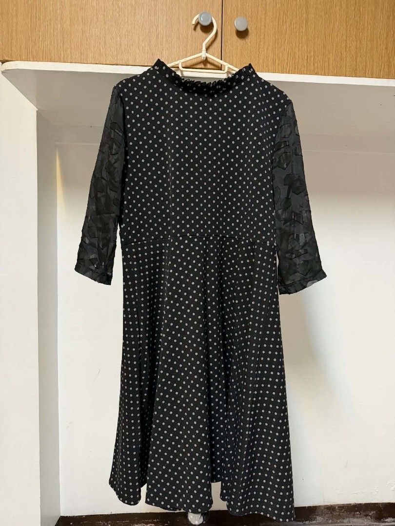 Black Dress (Category: Dresses) located in Manila. Submitted by atozstuff (Listing ID 1469764074, Image 1). Description: .