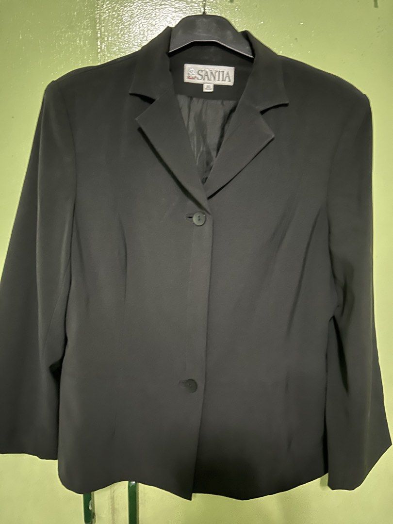 Black Formal Blazer Jacket (Category: Coats, Jackets and Outerwear) located in Pasig City. Submitted by nananana29 (Listing ID 1469826599, Image 2). Description: - Color: Solid black - Fit: Structured, tailored fit with clean seams - Details: Classic lapels, smooth satin-like lining - Versatility: Ideal for work meetings or formal evenings out - Pairing: Easily matches with trousers or skirts - Condition: Ready to wear.