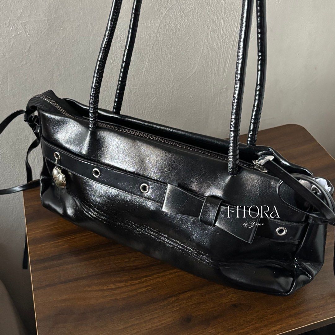 Black Kili Bag (Category: Shoulder Bags) located in Adams. Submitted by fitorabyyana (Listing ID 1469850240, Image 1). Description: 𝐏𝐀𝐔𝐁𝐎𝐒 𝐒𝐀𝐋𝐄 ⭐️ 𝐀𝐋𝐋 𝟏𝟖𝟎 ⭐️ 𝐁𝐑𝐀𝐍𝐃 𝐍𝐄𝐖 💳 Gcash | Maya | Cash 🚚 J&T | LBC | Pasabay | Drop 📍Pangasinan | Dagupan City 🪭 𝑺𝒐𝒄𝒊𝒂𝒍𝒔: IG: @fitorabyyana FB Page: Fitora by Yana 💌 𝑫𝑴 𝒖𝒔 𝒇𝒐𝒓 𝒎𝒐𝒓𝒆 𝒅𝒆𝒕𝒂𝒊𝒍𝒔..