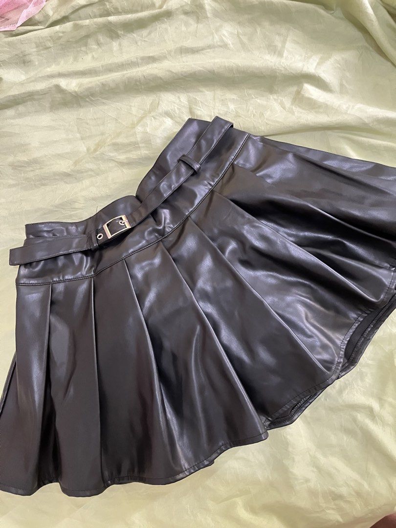 Shein Black Leather Mini Skirt (Category: Skirts) located in Cabanatuan. Submitted by winx_closeth (Listing ID 1469828951, Image 1). Description: With built in inner shorts 27-28 inches waist line.