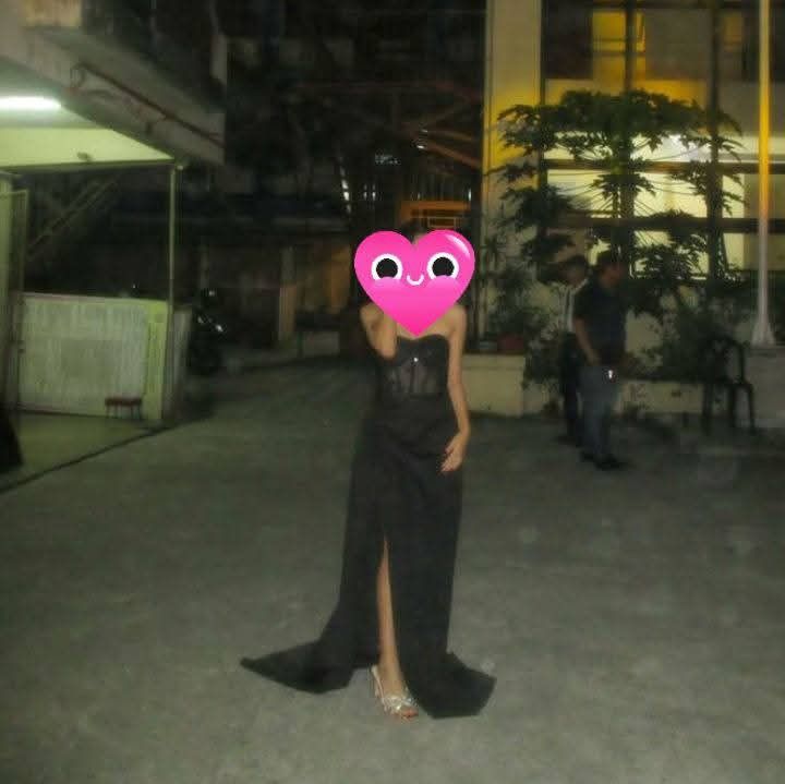 Black Long Evening Gown With Front Split (Category: Evening dresses & gowns) located in Manila. Submitted by lolololzeuce (Listing ID 1469925387, Image 2). Description: Stunning black strapless maxi evening gown with a high front slit and subtle back train. Form-fitting, structured fabric that holds its shape. Worn only once. Perfect for your next formal event!.