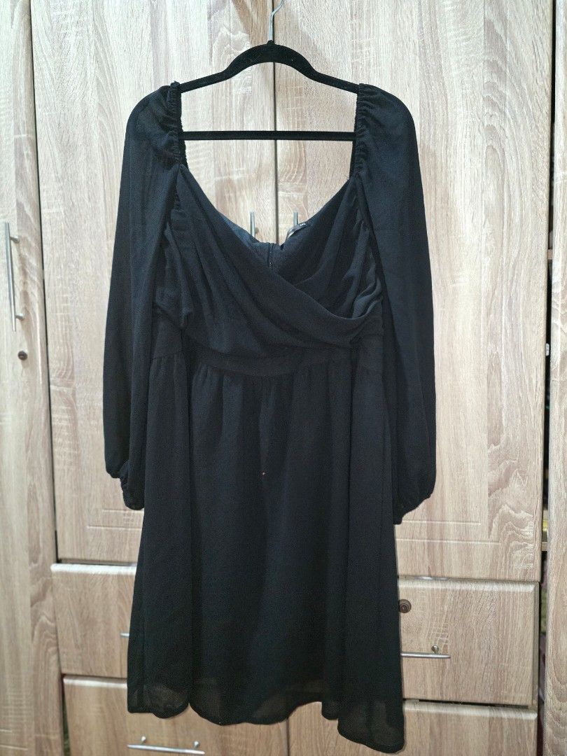 Black long sleeve wrap front dress (Category: Dresses) located in Manila. Submitted by cee_gotaway6991 (Listing ID 1469825684, Image 1). Description: - Color: Clean solid black - Design: Long sleeves with a wrapped crossover front - Skirt: Flared and flowy silhouette - Fabric: Lightweight with a slightly sheer lower section - Style: Minimalist and versatile basic piece - Condition: Excellent / Brand New - Mode of Payment: GCash - Shipping: Grab e