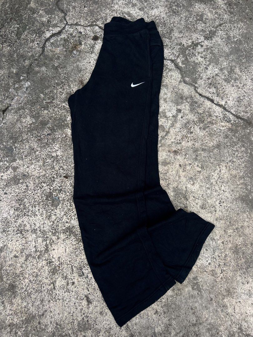 Black Nike Sweatpants (Category: Jeans) located in Manila. Submitted by jamesgrefi35527 (Listing ID 1469773817, Image 1). Description: Dm.