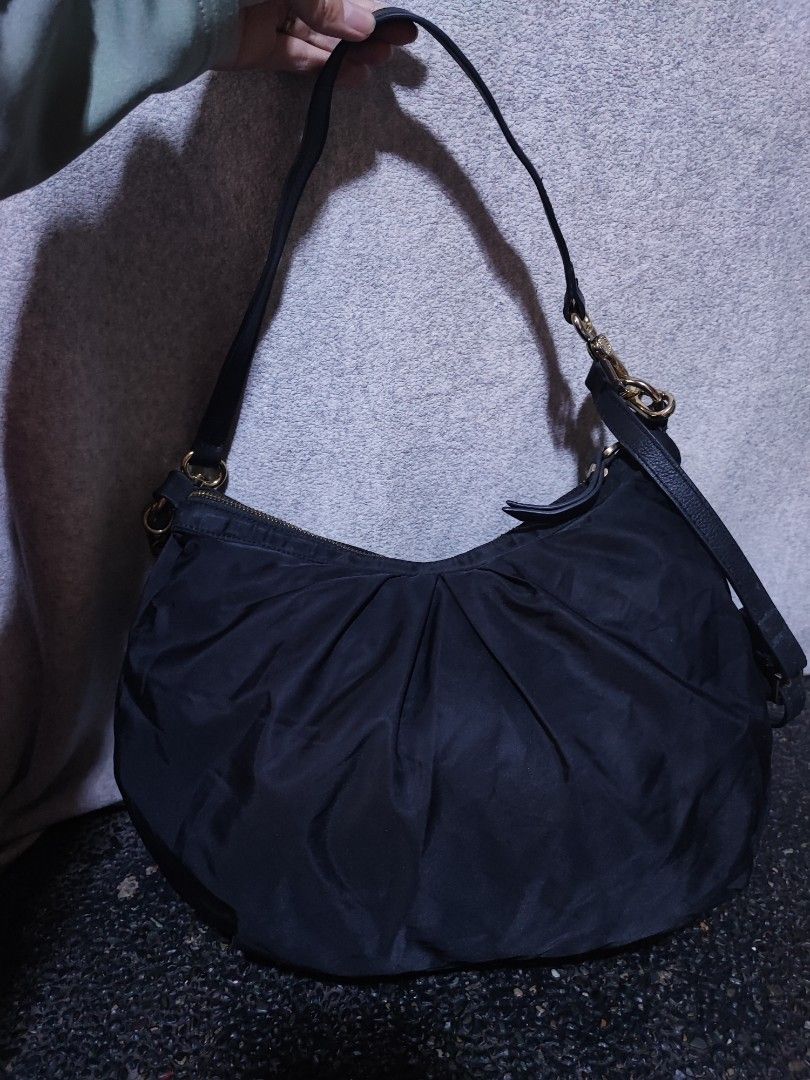 Black Nylon Shoulder Bag (Category: Shoulder Bags) located in Baguio. Submitted by ozara.06 (Listing ID 1469830604, Image 2). Description: Marc Jacobs 2 way nylon Medium size Very nice din 1500.
