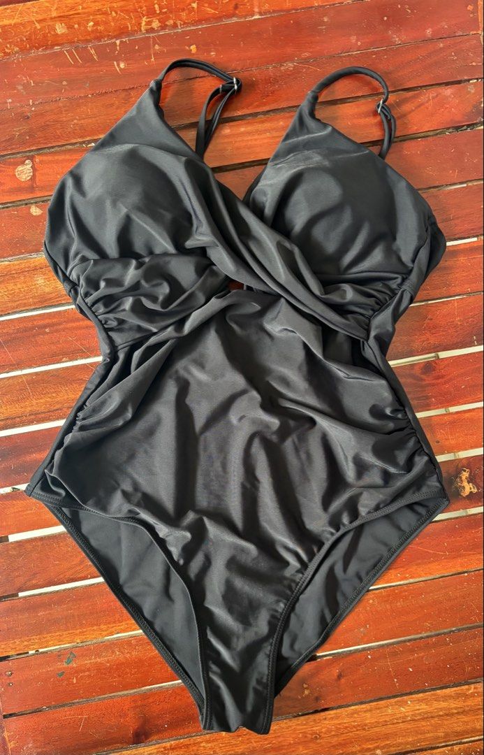 Black One-Piece Swimsuit Ruched Front Adjustable Straps (Category: Bikinis & Swimsuits) located in Batangas. Submitted by rm0401 (Listing ID 1469769317, Image 1). Description: - Color: Solid black - Design: Cross-front with flattering side ruching - Straps: Adjustable shoulder straps with silver hardware - Back: Secure hook closure with a chic cutout keyhole detail - Comfort: Fully lined interior for a smooth and comfortable fit LARGE-XL.