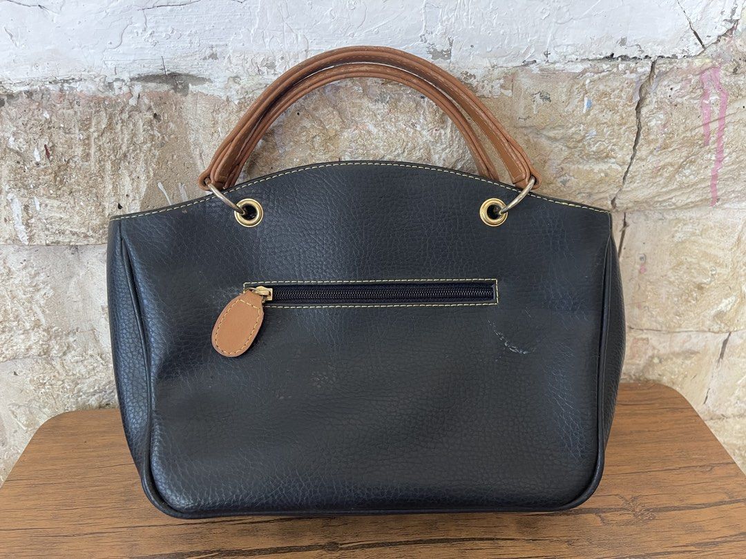 black pebbled leather top-handle handbag L8x12 (Category: Tote Bags) located in San Fernando. Submitted by dntjapansurpluselyu (Listing ID 1469885412, Image 2). Description: .