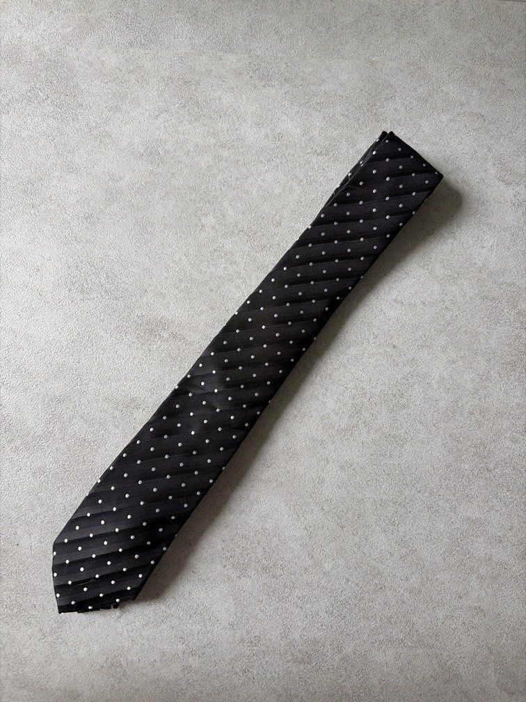 Black Polka Dots Necktie (Category: Ties) located in Pasig City. Submitted by chamoisee (Listing ID 1469789232, Image 1). Description: Black Polka Dots Necktie.