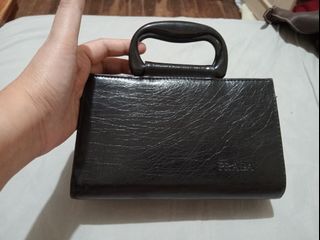 (Category: ) located in . Submitted by YSL80022 (Listing ID 1469875814, Image 1). Description: .