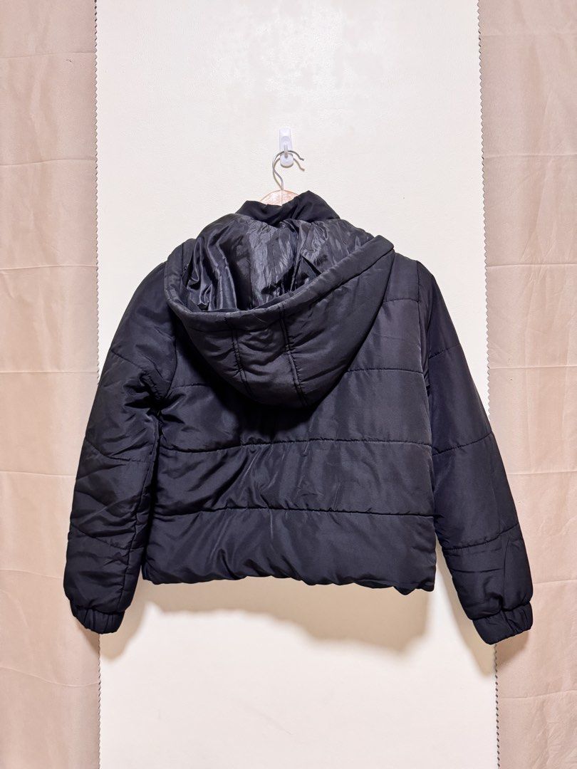 Black Puffer Jacket with Hood (Category: Coats, Jackets and Outerwear) located in Manila. Submitted by seayouncey (Listing ID 1469915519, Image 3). Description: Naputol yong zipper pero working pa rin - Brand: Vanilla Incense Lab - Color: Classic Black - Design: Quilted puffer jacket with zip-up front - Features: Cozy attached hood and wind-blocking elastic cuffs - Perfect for: Cold weather and easy winter layering.