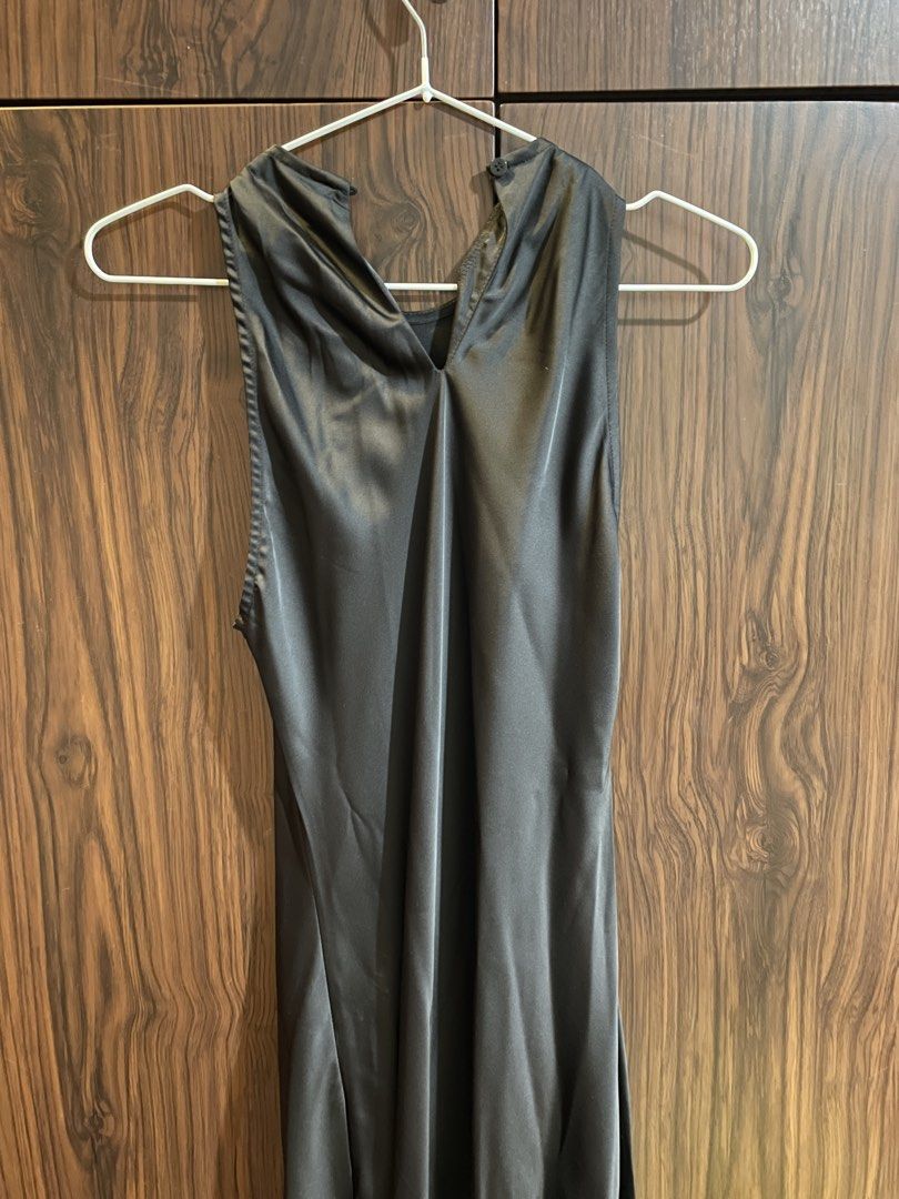 black satin slip dress (Category: Dresses) located in Manila. Submitted by happymoon_0ae0c8 (Listing ID 1469891464, Image 3). Description: - never used, only worn to try it on - rfs: too long for me (im 5'0) - xs to s - negotiable .