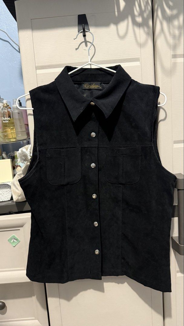 Black Suede Buttondown Top (Category: Blouses) located in Quezon City. Submitted by dinesaur (Listing ID 1469930458, Image 1). Description: M-L.