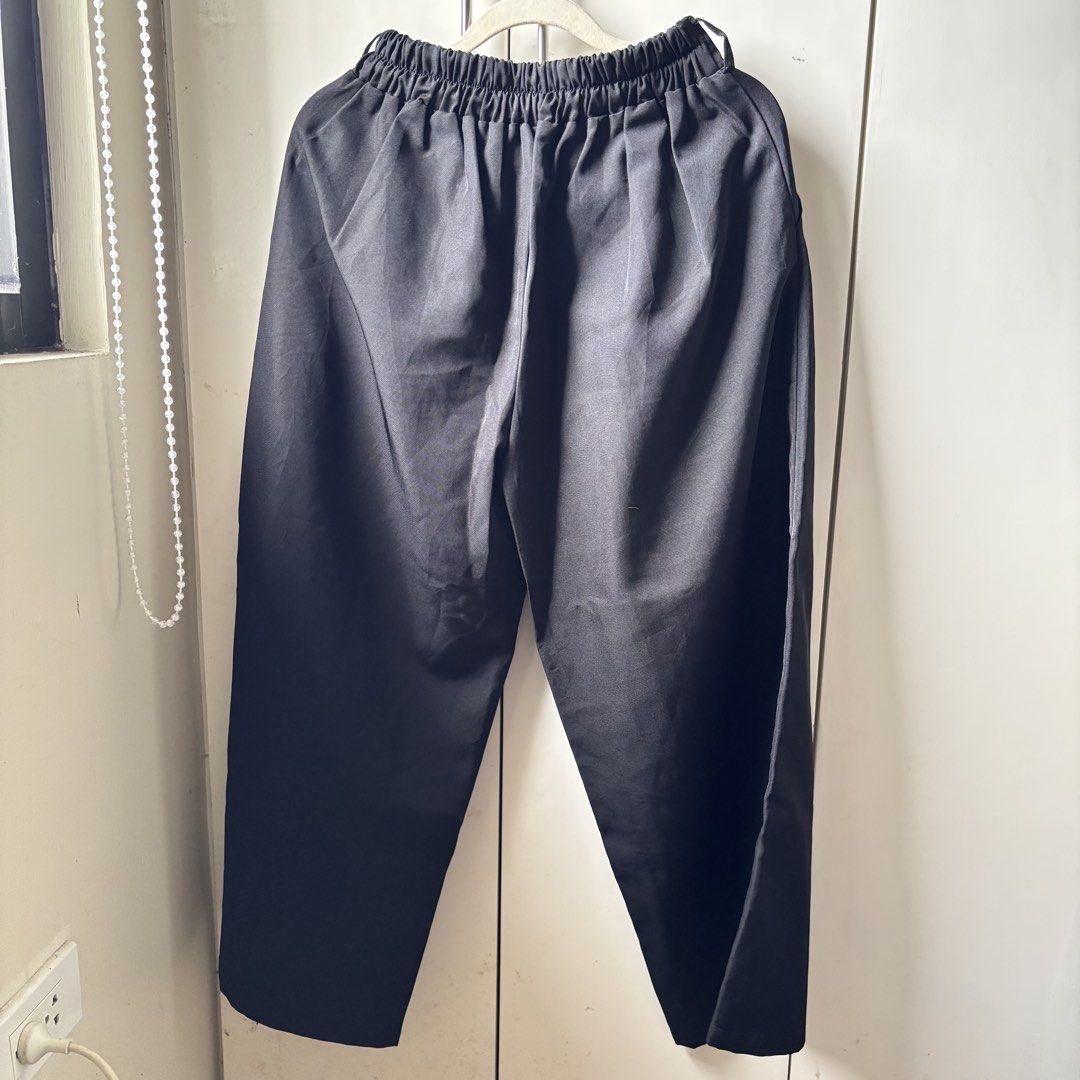 black trousers (Category: Other Bottoms) located in Manila. Submitted by lavieelle (Listing ID 1469897257, Image 3). Description: - black trousers with pockets on sale - best fit small to medium frames - size 26-28 with stretchable waist band - bought at sm store, no flaws - rfs: decluttering .