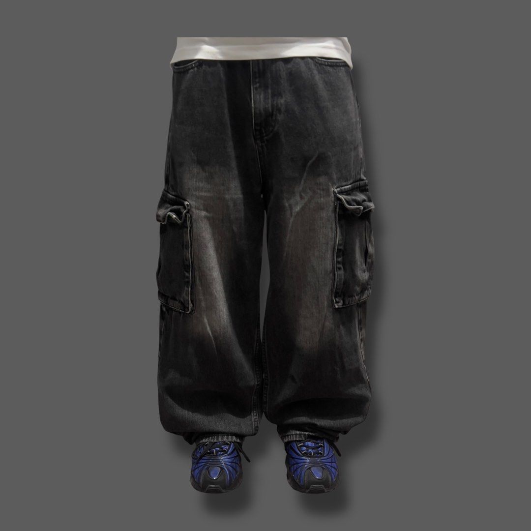 Black Washed Baggy Cargo Denim Jeans (Category: Jeans) located in Caloocan City. Submitted by solothuggin___ (Listing ID 1469932975, Image 3). Description: Black Washed Baggy Cargo Denim Jeans • fitting sits perfectly, beautiful piece • hard denim, high quality heavyweight fabric • pristine condition Waist: 31" Length: 41" Thigh: 13" Hem opening: 9" BEFORE: ₱980 free shipping nationwide thru J&T NOW: ₱650 + shipping fee Reminders: 1. Natural room